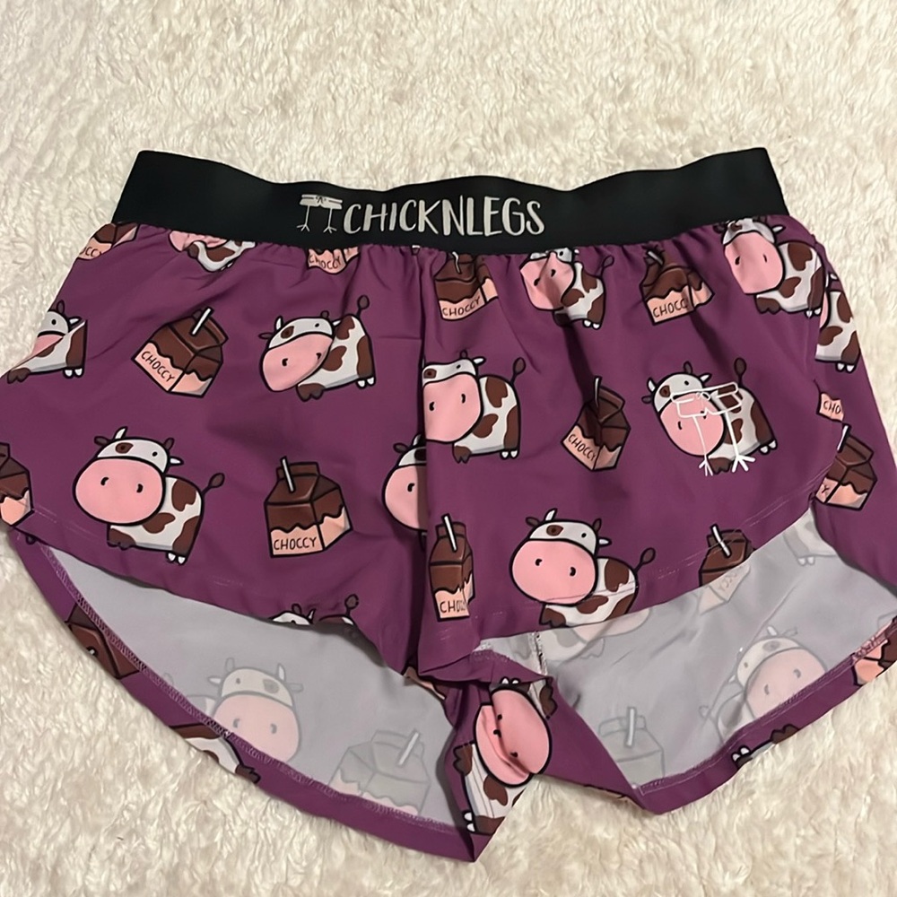 Women’s Choccy Cows Chicknlegs 1.5” Split Shorts size: Large